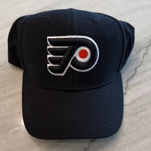NWT Philadelphia Flyers Black Logo Cap